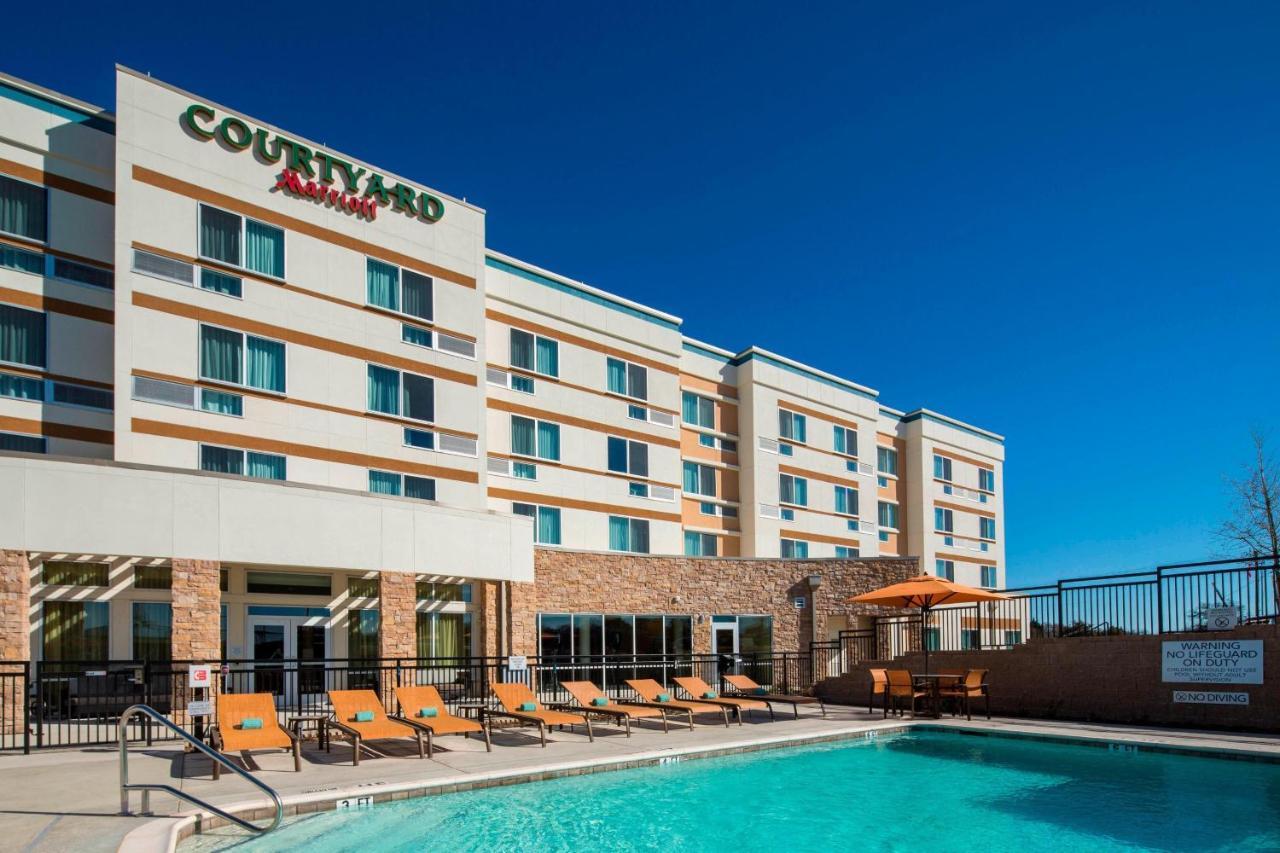 Courtyard By Marriott Dallas At Conference Center Hotel