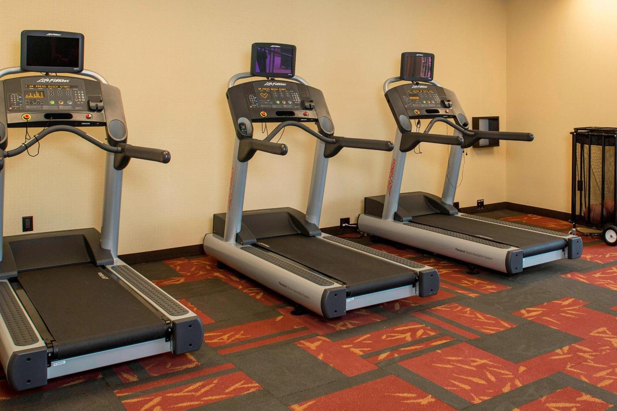Courtyard By Marriott Dallas At Conference Center