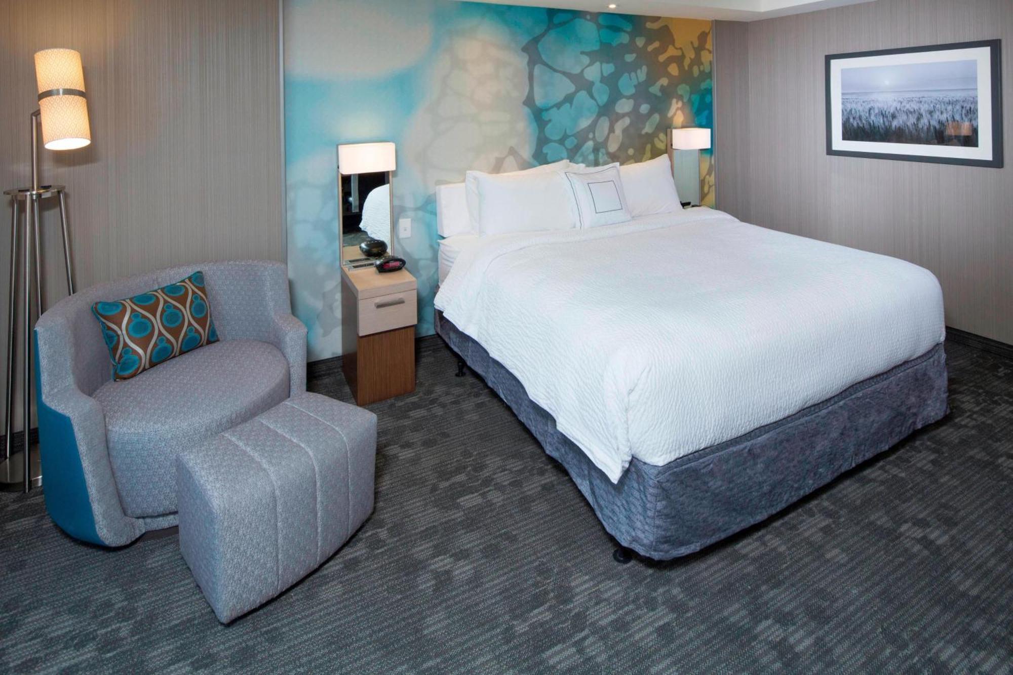 Courtyard By Marriott Dallas At Conference Center