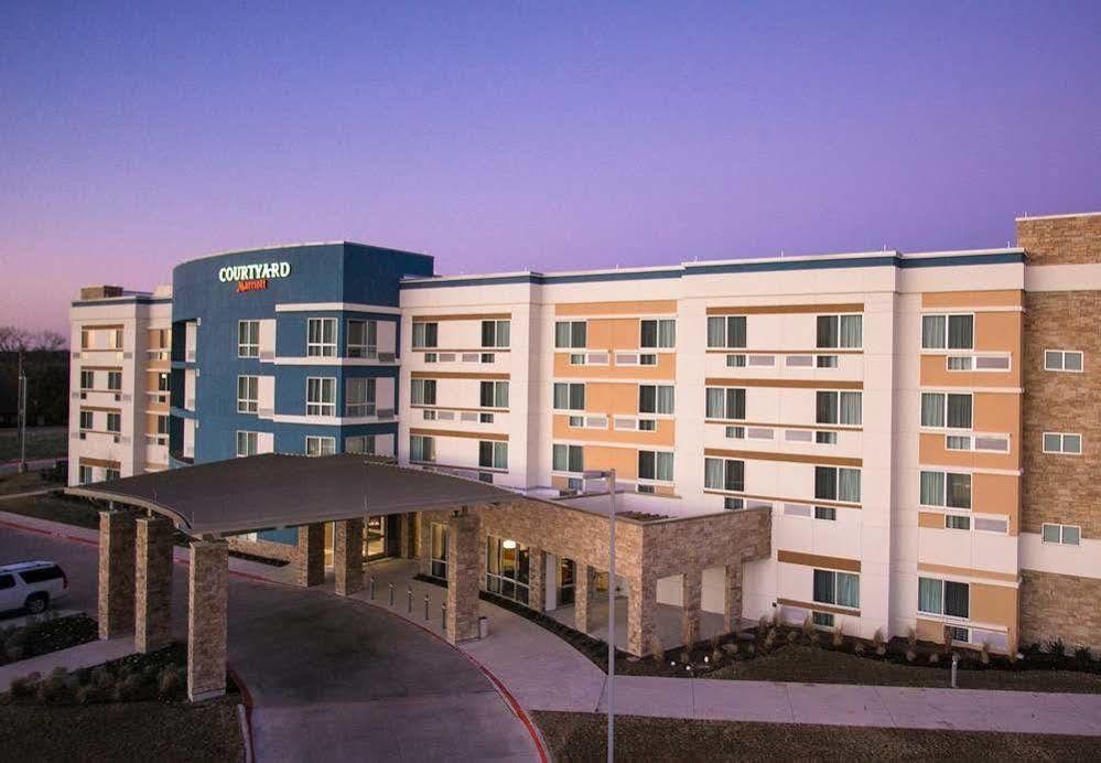 Courtyard By Marriott Dallas At Conference Center Hotel 3*