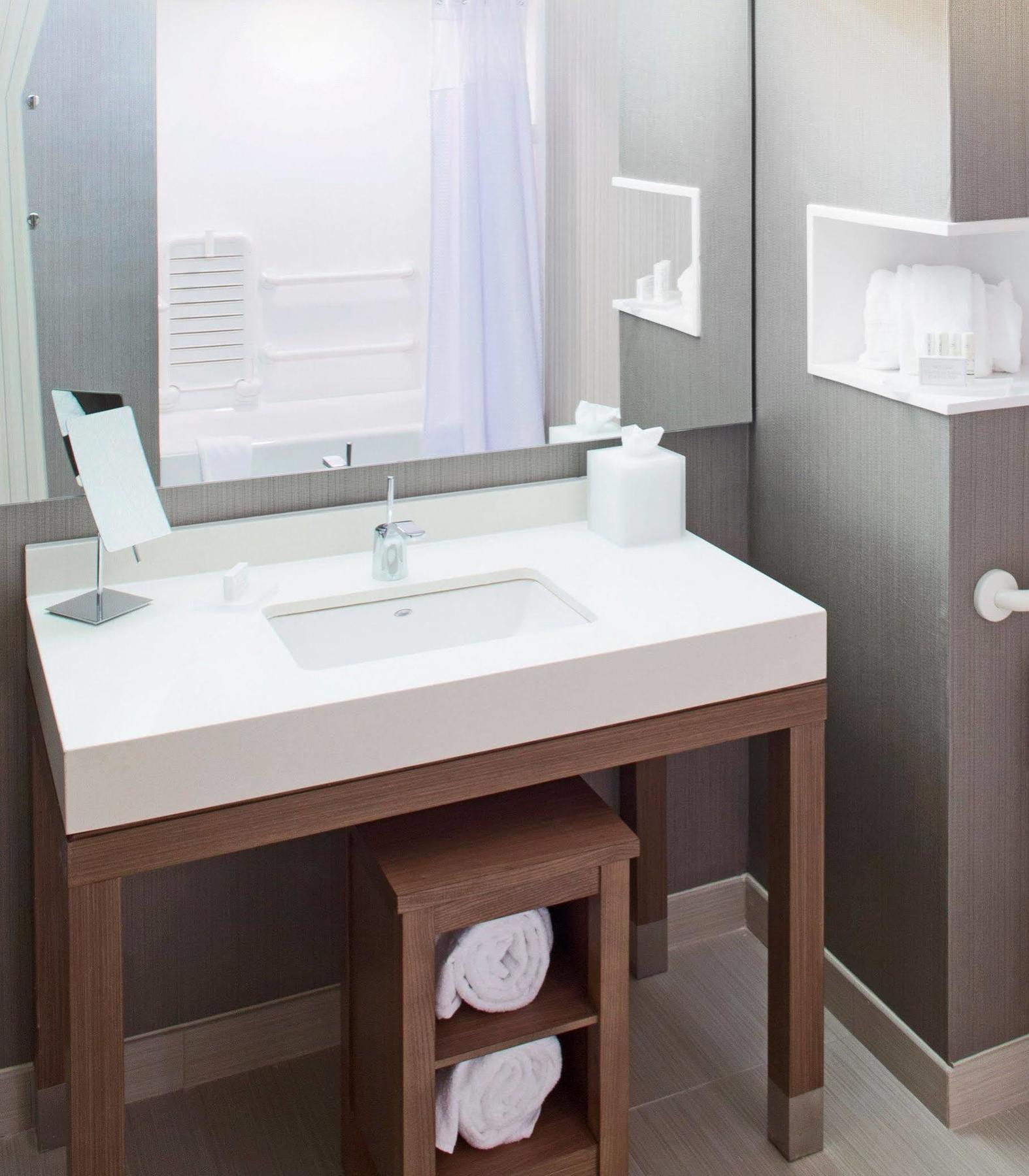 Courtyard By Marriott Dallas At Conference Center Hotel Midlothian