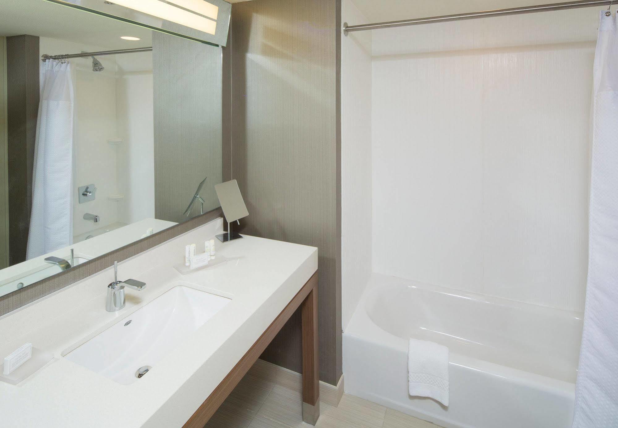 Hotel Courtyard By Marriott Dallas At Conference Center Midlothian