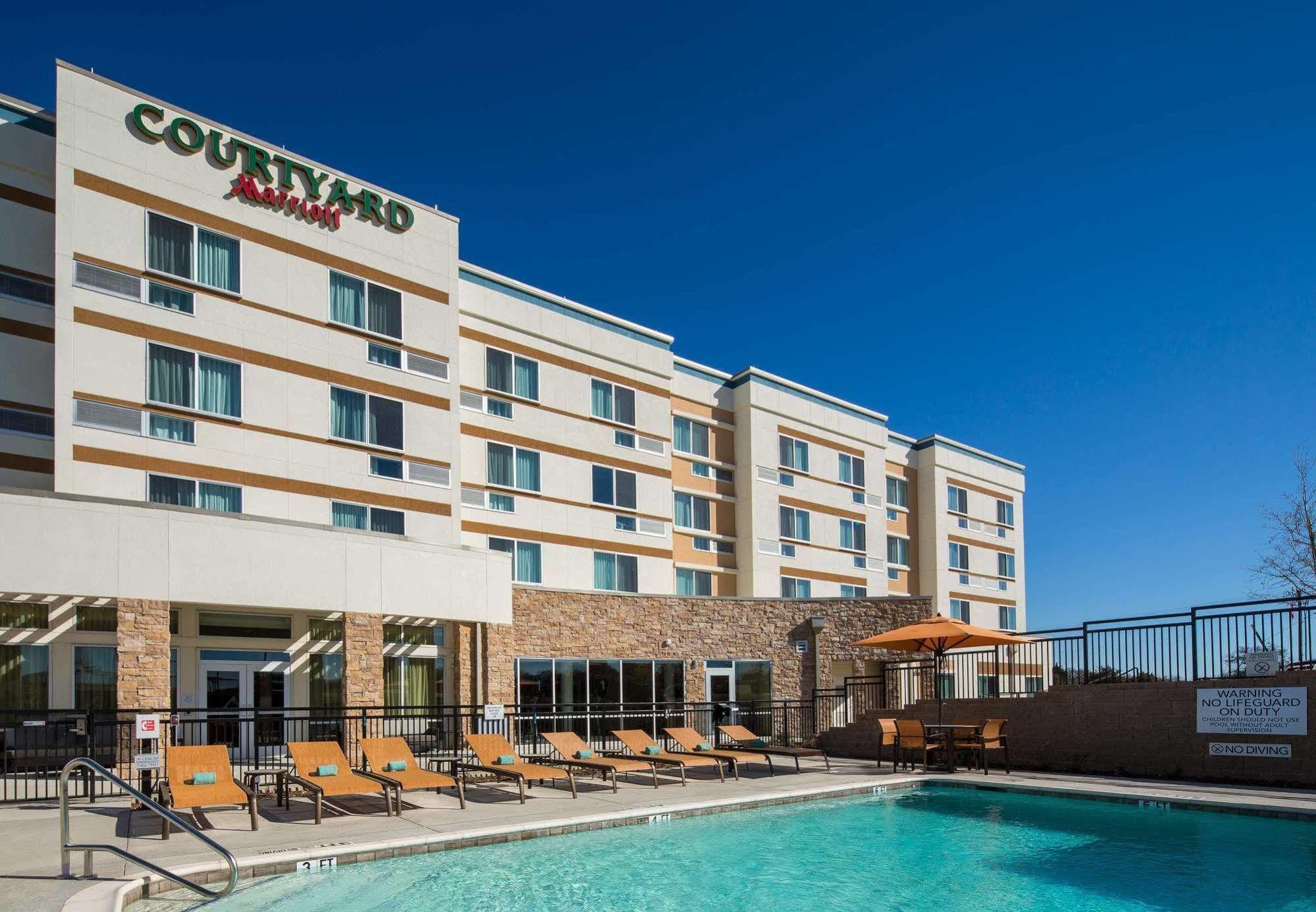 Hotel Courtyard By Marriott Dallas At Conference Center 3*