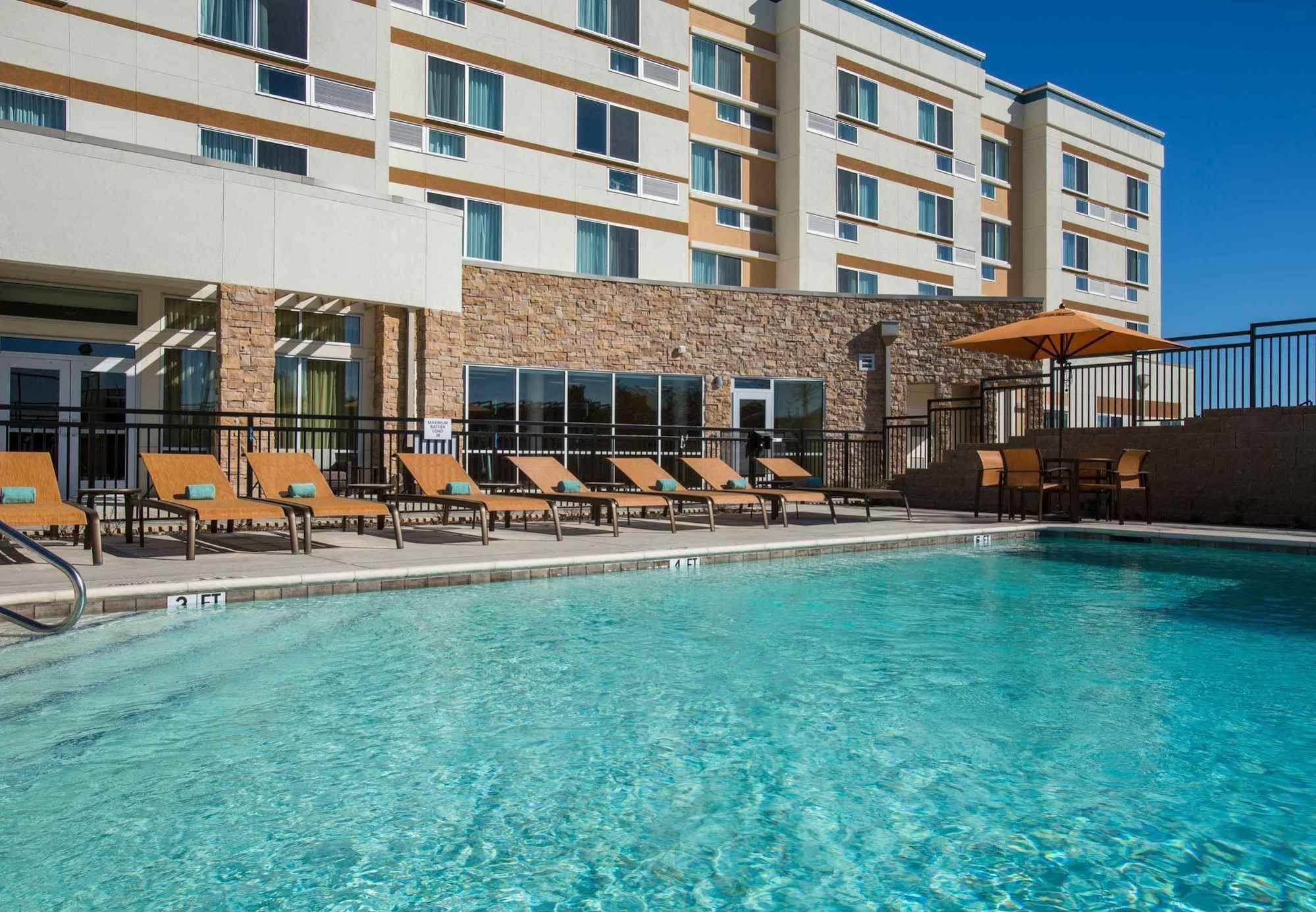 Courtyard By Marriott Dallas At Conference Center Hotel 3*